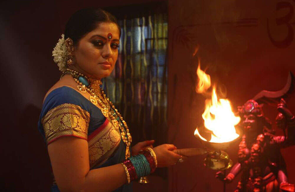 A still from Babuji Ek Ticket Bambai