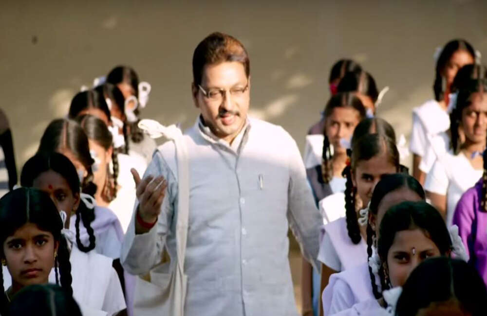 A still from Arivu
