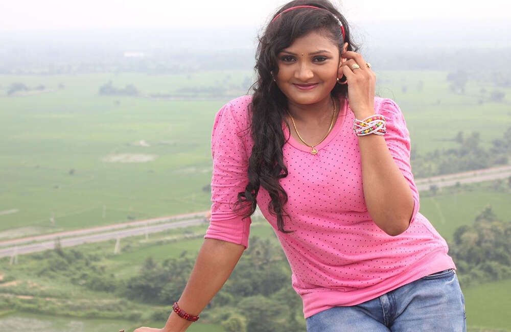A still from Rendaksharalu