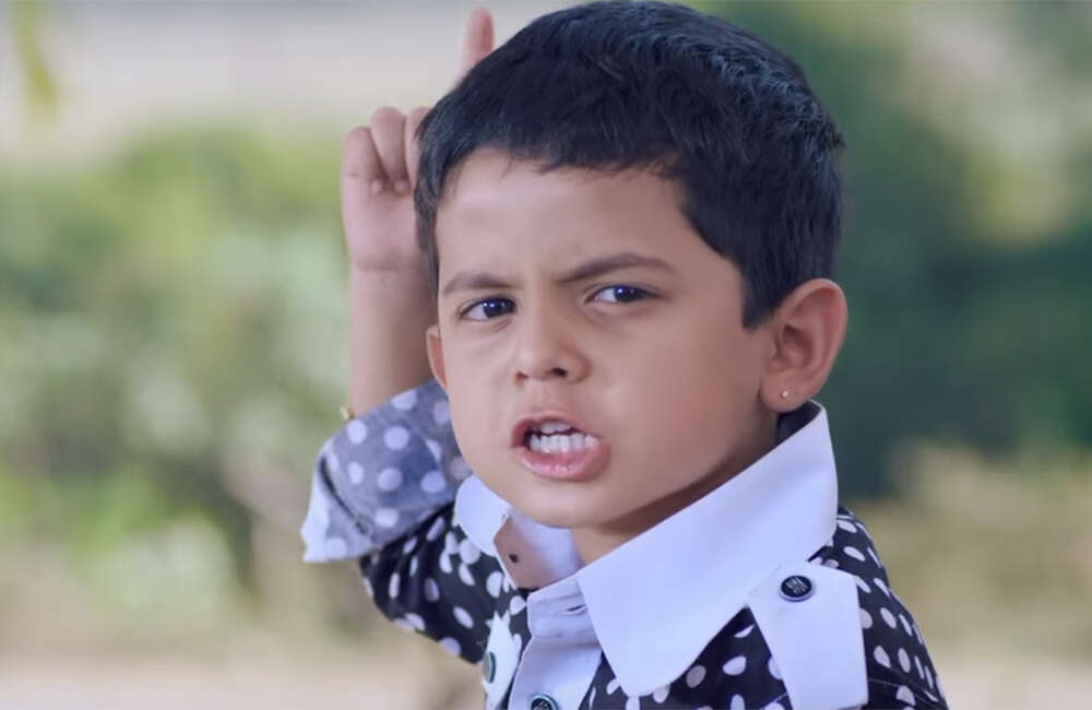 A still from Eleyaru Naavu Geleyaru