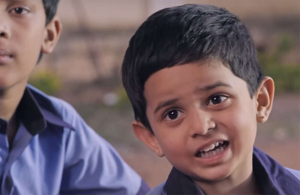 A still from Eleyaru Naavu Geleyaru