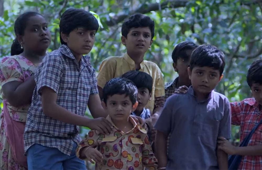A still from Eleyaru Naavu Geleyaru