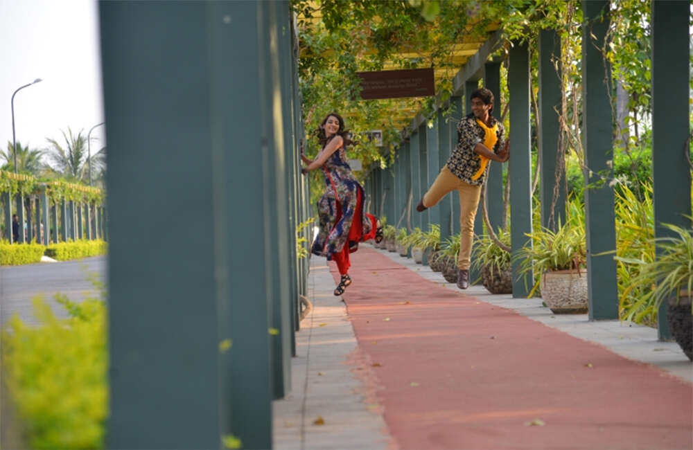 A still from Chal Chal Gurram