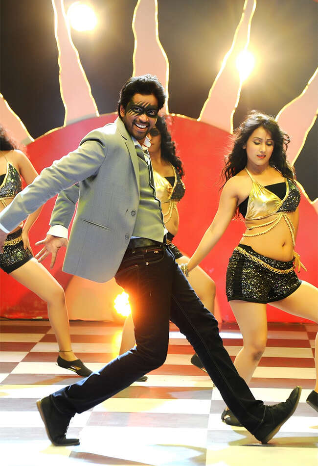 A still from Selfie Raja