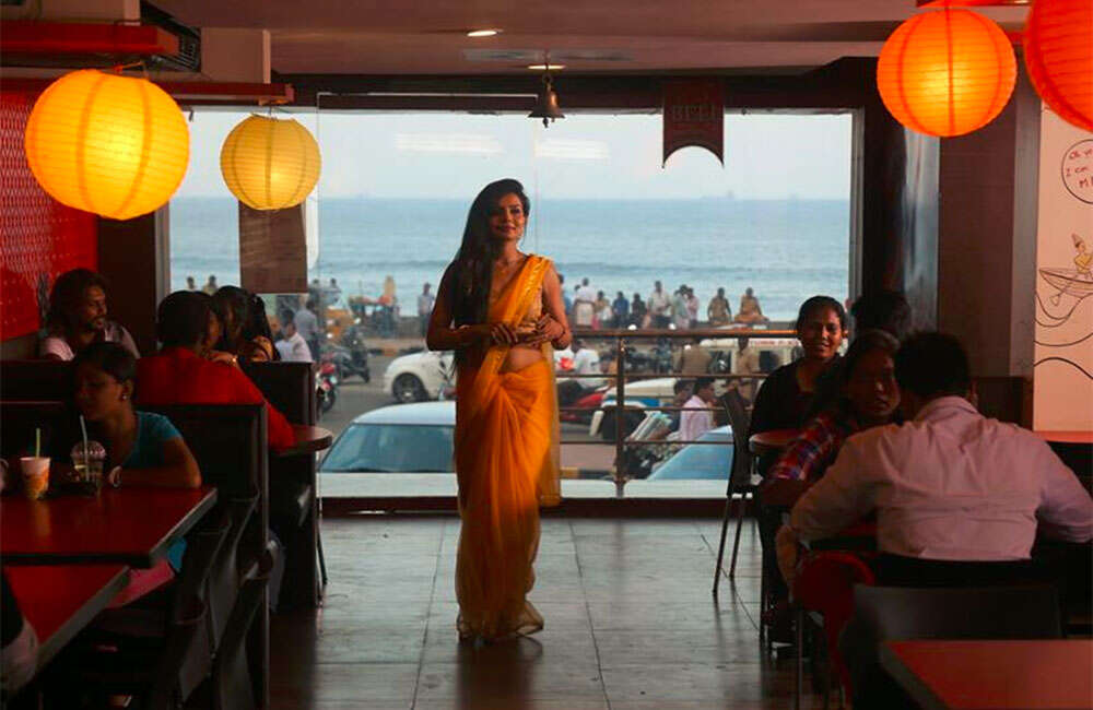 A still from Aa Mugguru
