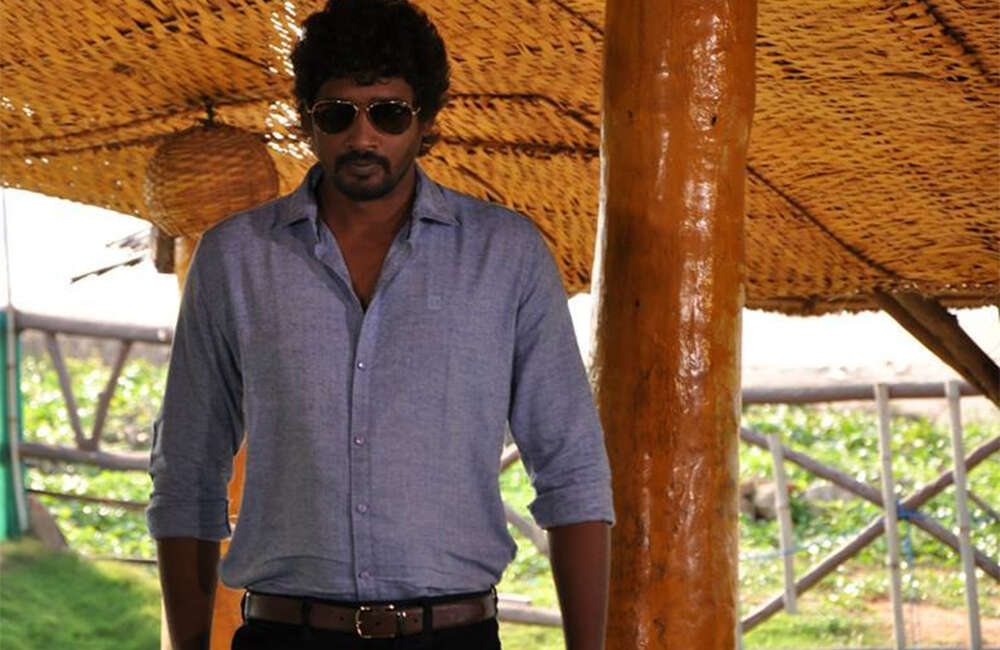 A still from Aa Mugguru