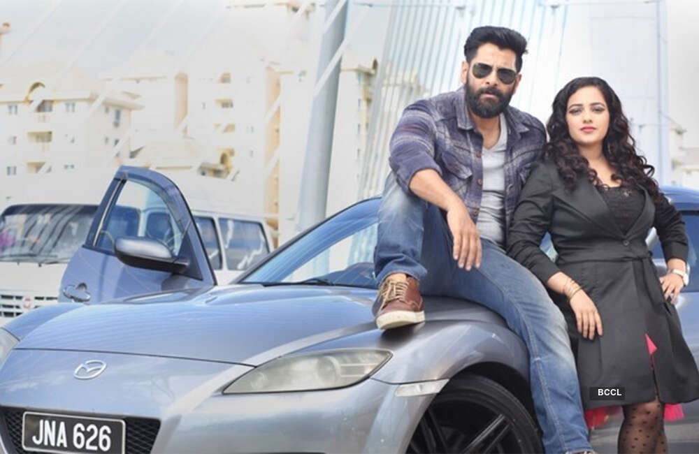 A still from Iru Mugan