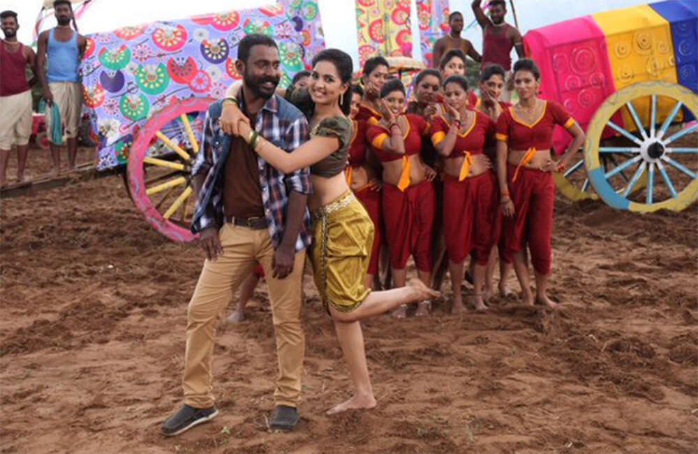 A still from Achamindri