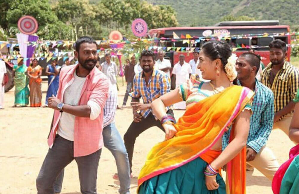 A still from Achamindri