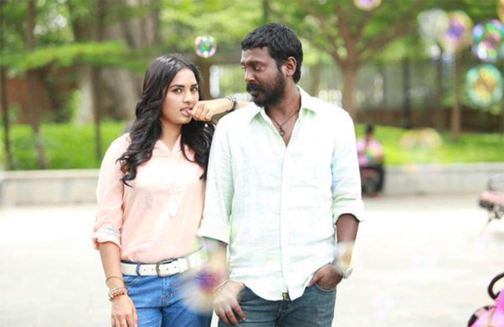 A still from Achamindri