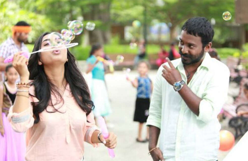 A still from Achamindri