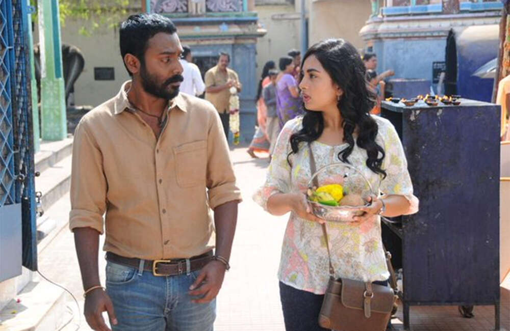 A still from Achamindri