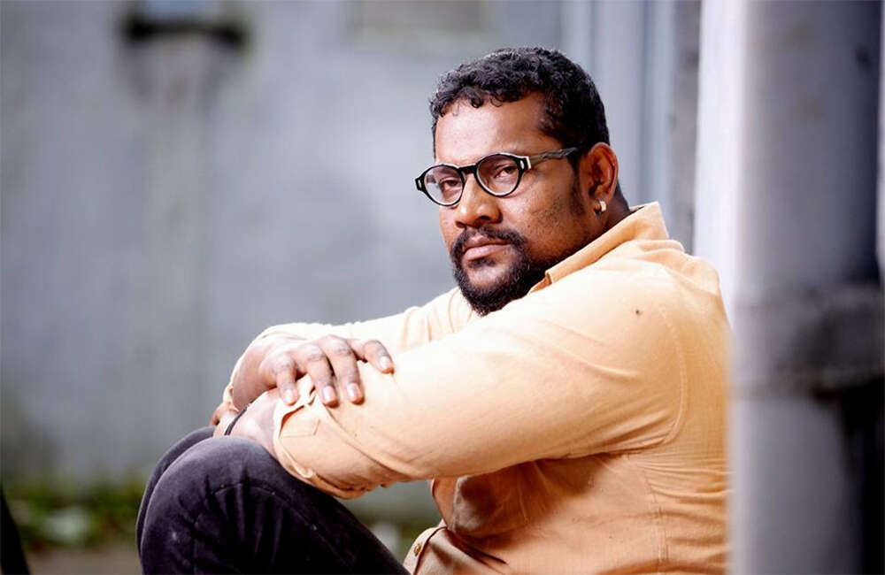 A still from Aavu Puli Madhyalo Prabhas Pelli