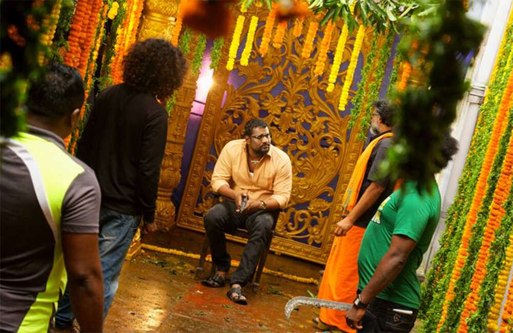 A still from Aavu Puli Madhyalo Prabhas Pelli