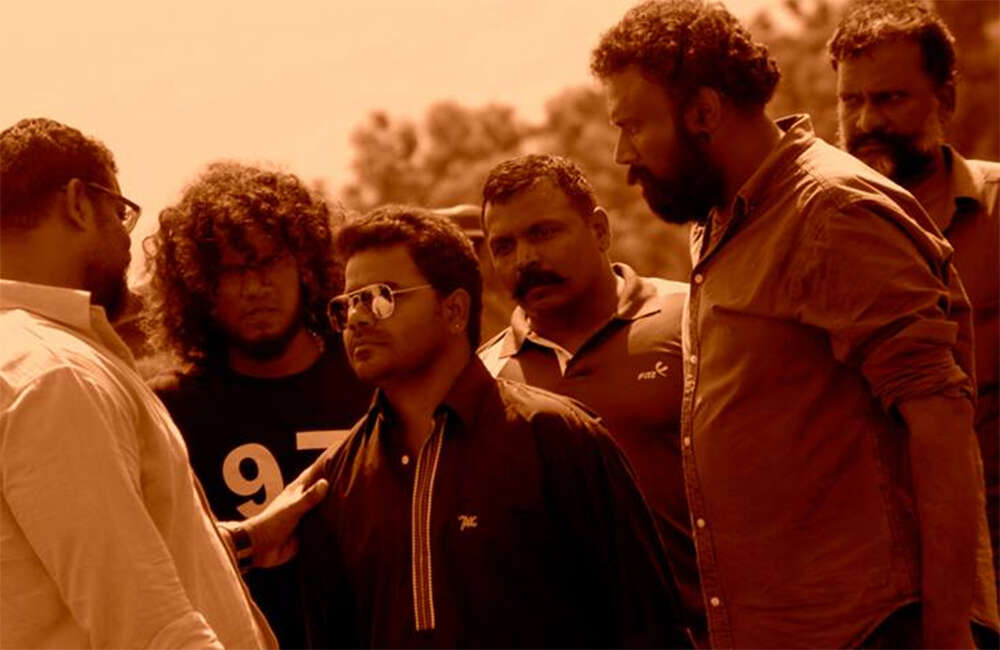 A still from Aavu Puli Madhyalo Prabhas Pelli