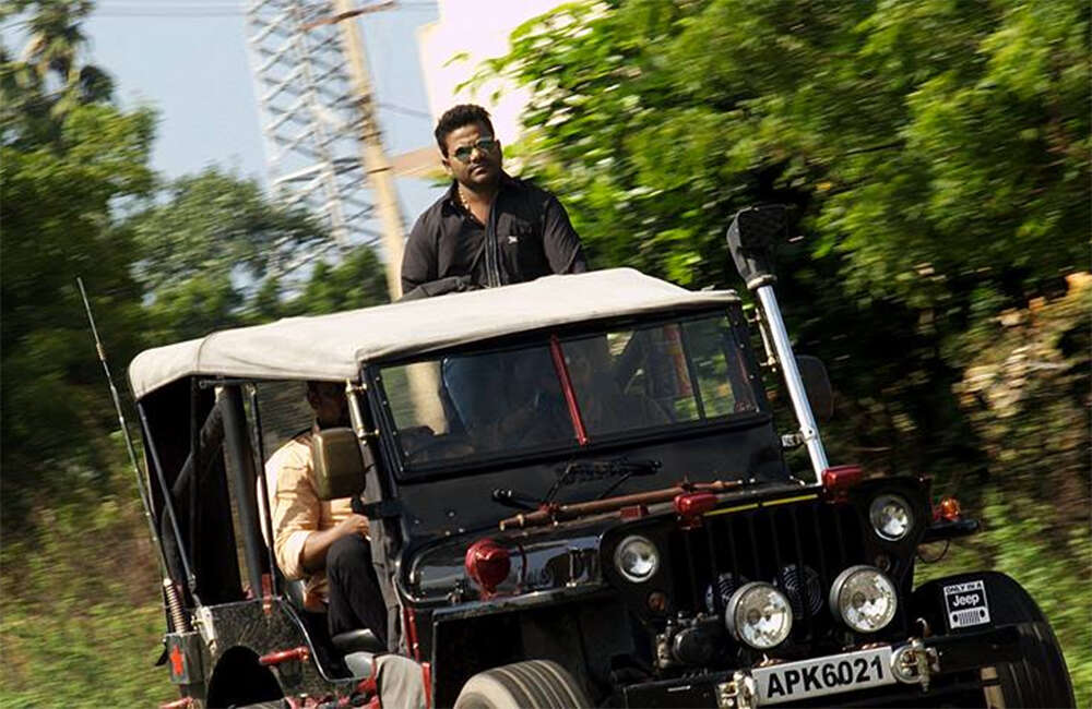 A still from Aavu Puli Madhyalo Prabhas Pelli