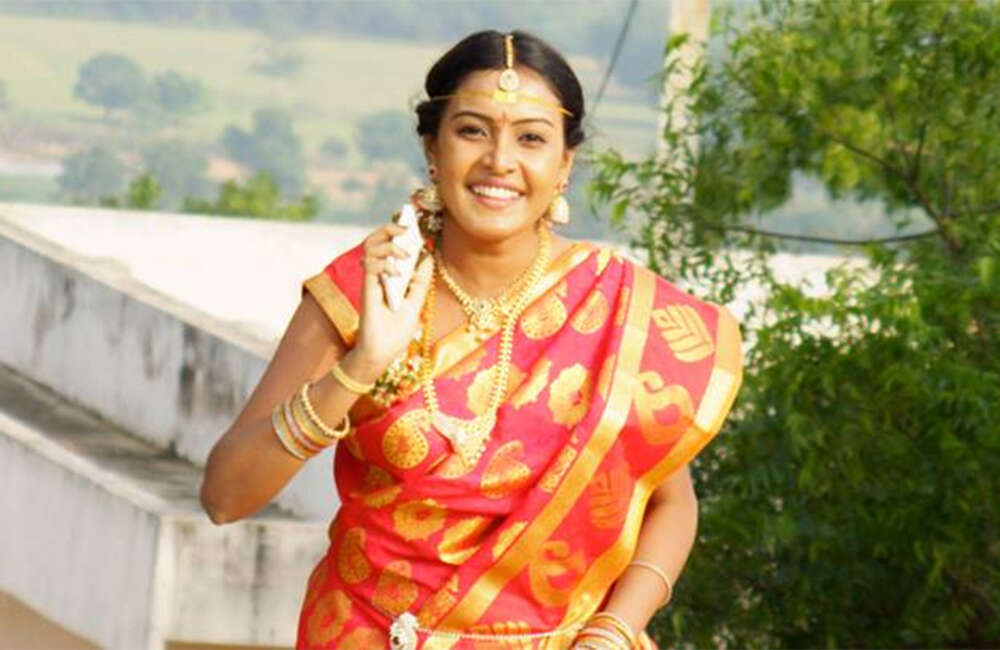 A still from Aavu Puli Madhyalo Prabhas Pelli