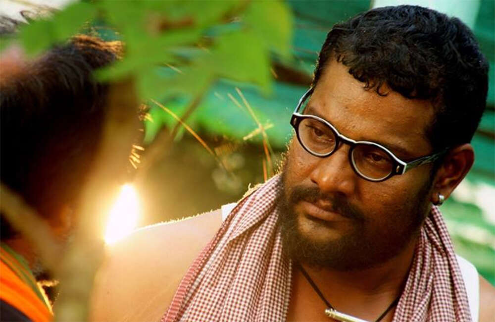 A still from Aavu Puli Madhyalo Prabhas Pelli