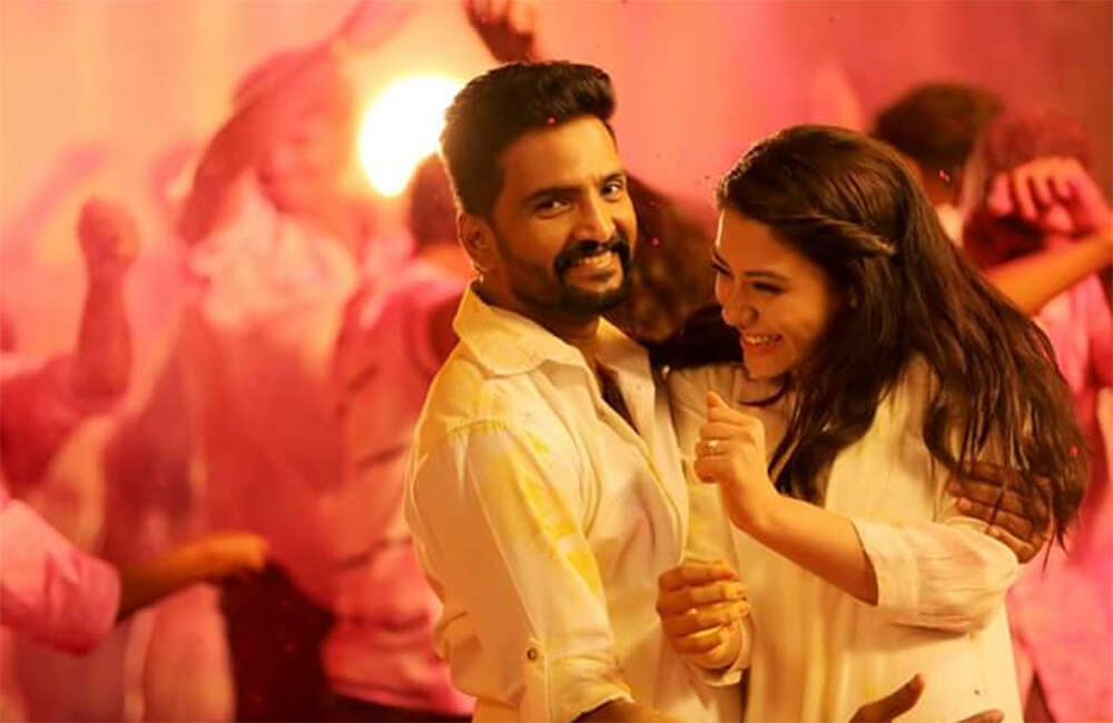 A still from Dhilluku Dhuddu