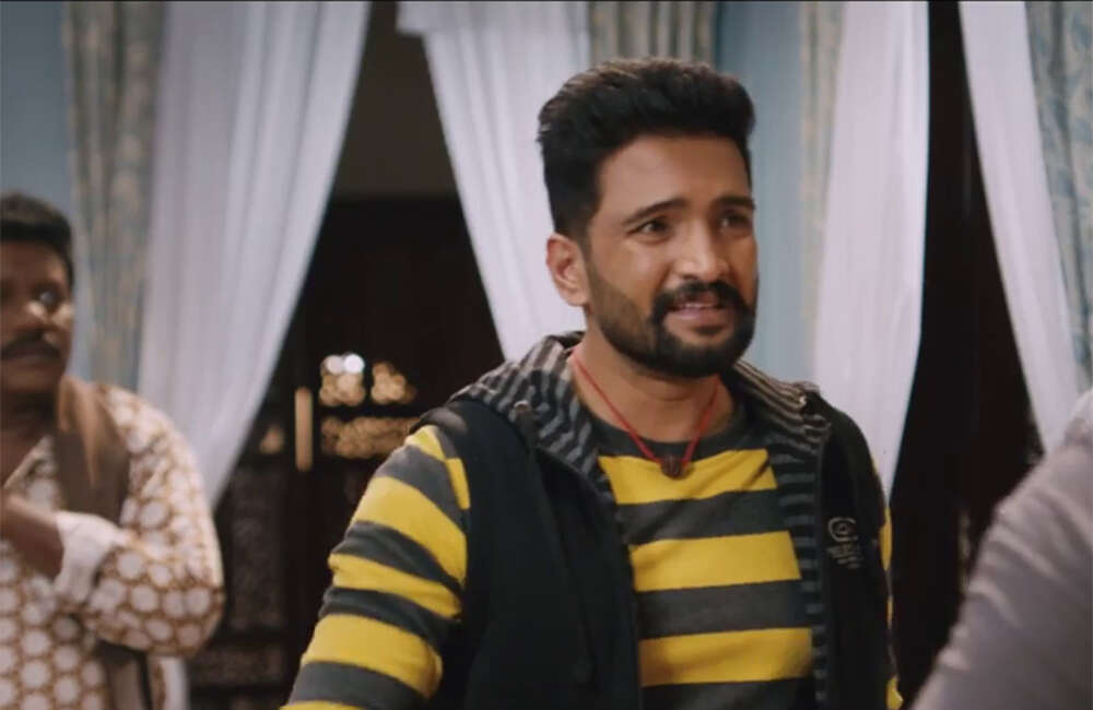 A still from Dhilluku Dhuddu