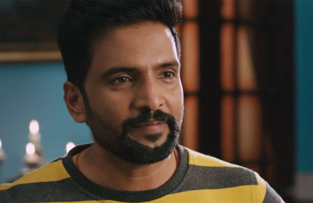 A still from Dhilluku Dhuddu