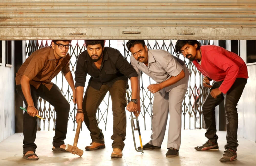 A still from Naalu Peruku Nalladhuna Edhuvum Thappilla