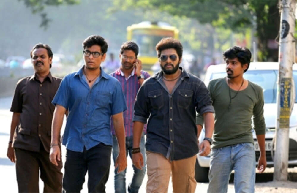 A still from Naalu Peruku Nalladhuna Edhuvum Thappilla