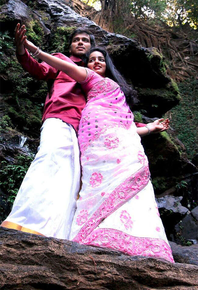 A still from Nijama Nizhala