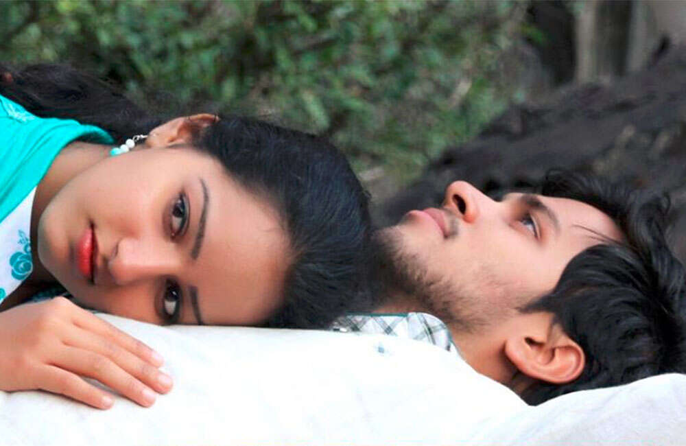 A still from Nijama Nizhala