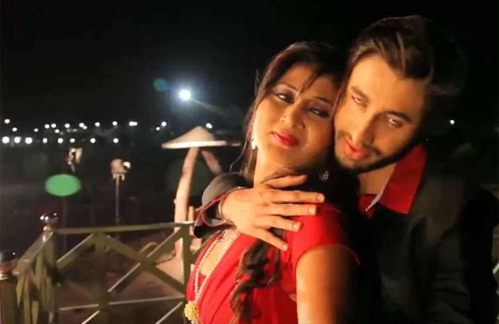 A still from Tann Mann Aur Dhan