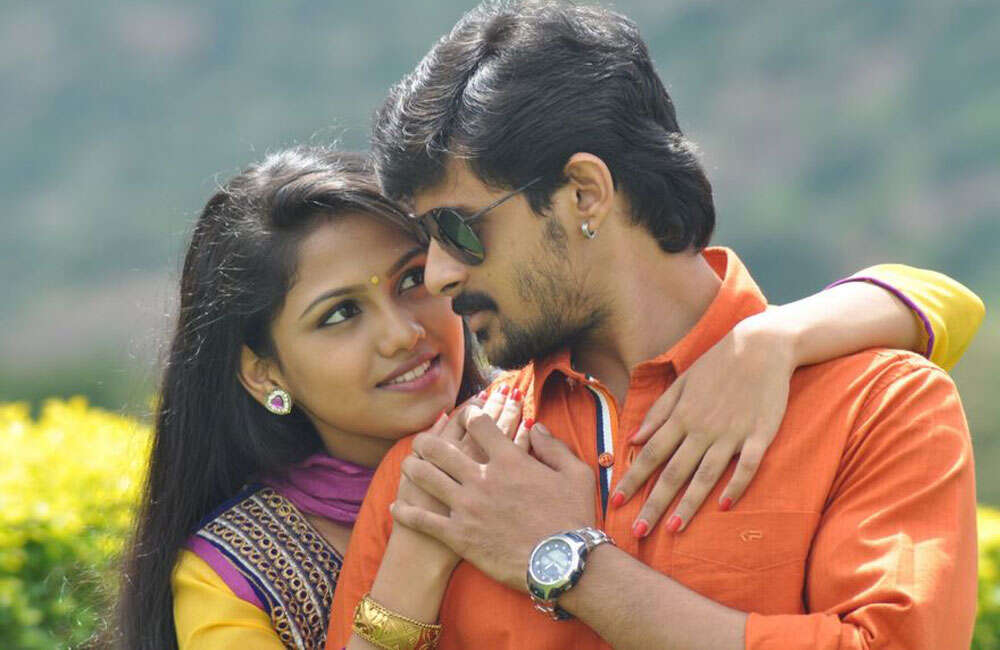 A still from Inaya Thalaimurai