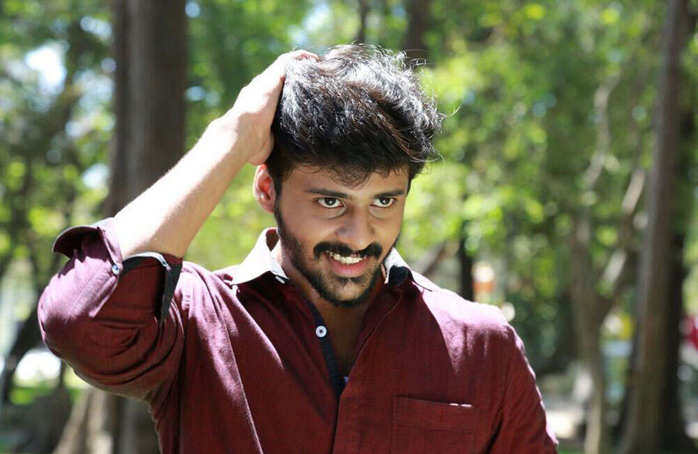 A still from Inaya Thalaimurai