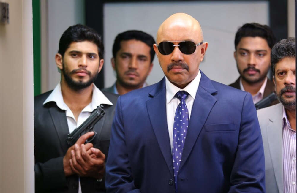 A still from Iddaru Iddare