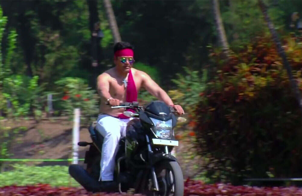 A still from Amir Salman Shahrukh