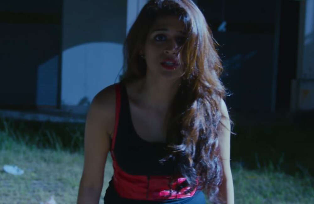 A still from Aata