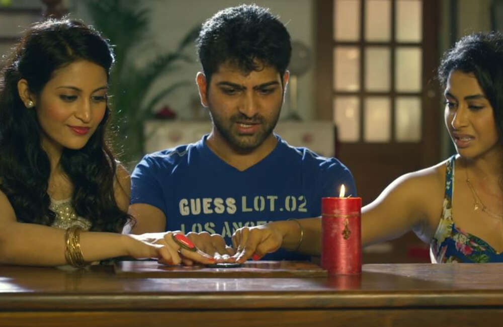 A still from Aata