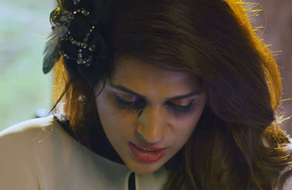 A still from Aata