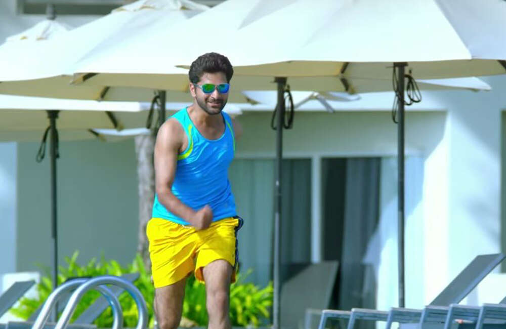 A still from Aata