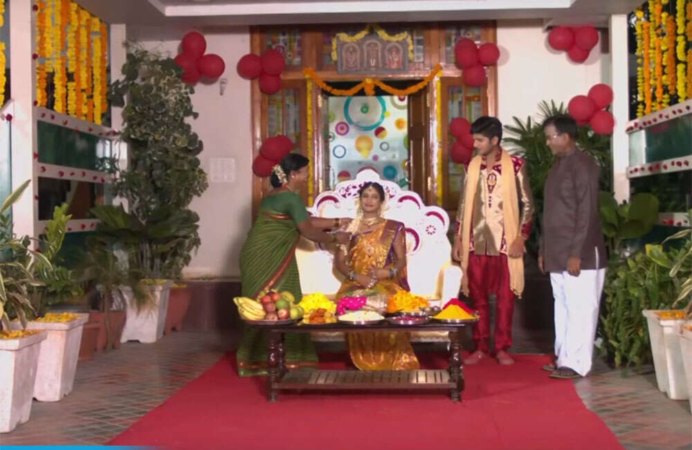 A still from Plus One