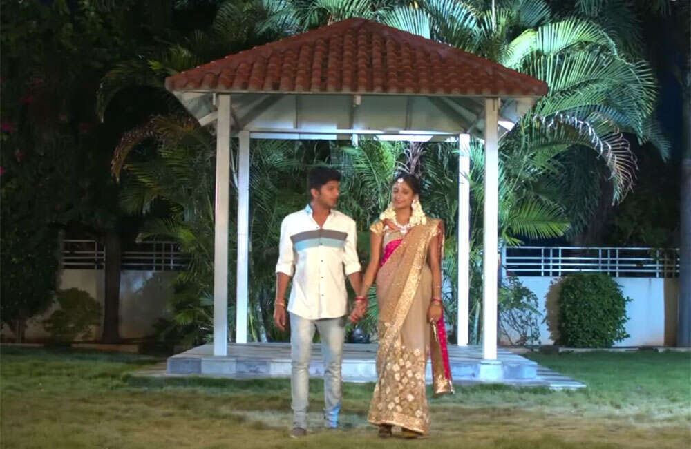 A still from Plus One