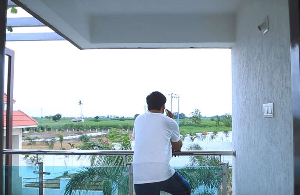 A still from Double Dealer