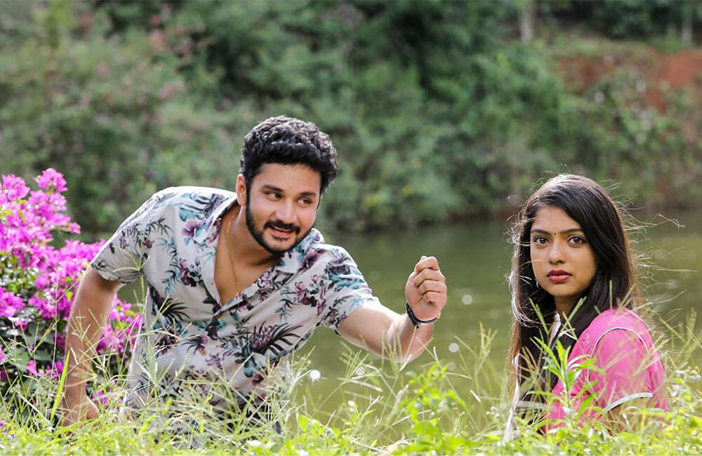 A still from Ivan Yarendru Therikiratha