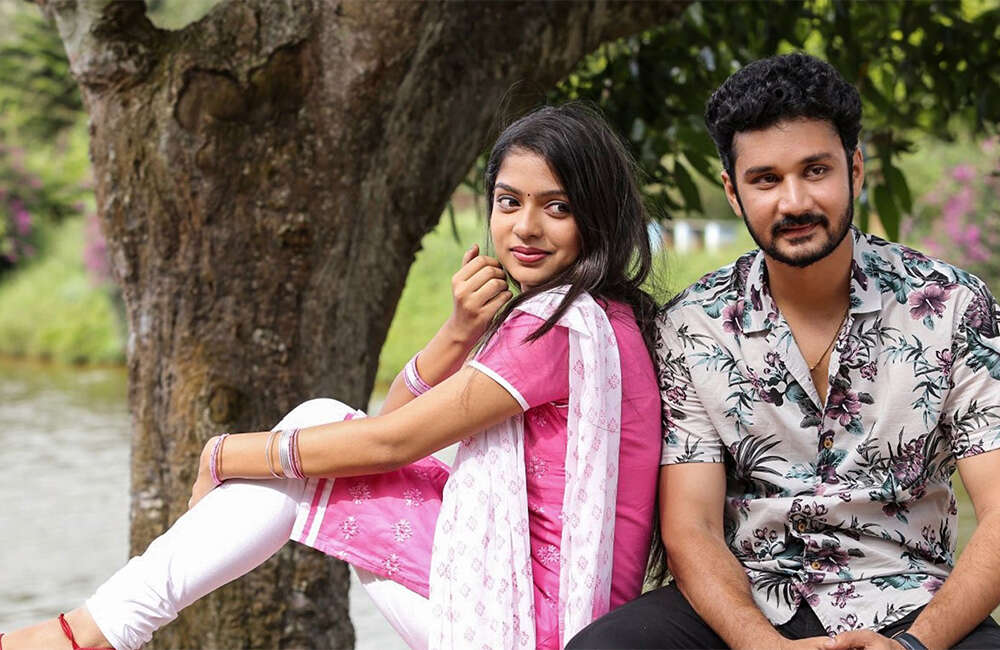 A still from Ivan Yarendru Therikiratha