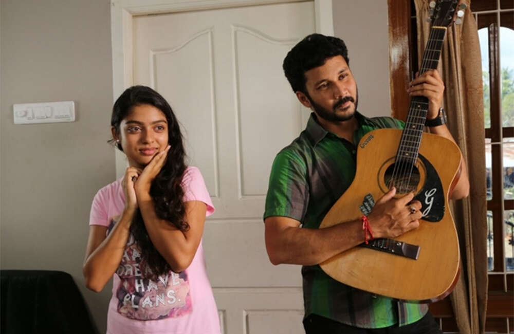 A still from Ivan Yarendru Therikiratha