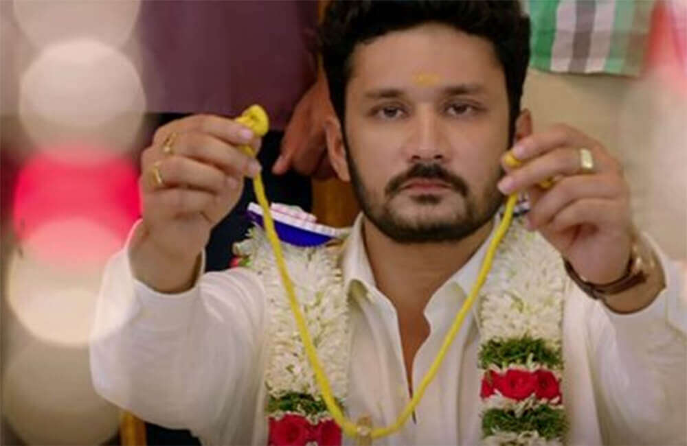 A still from Ivan Yarendru Therikiratha