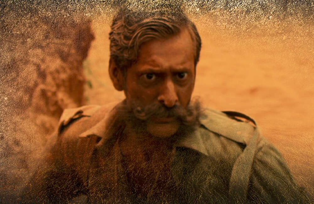 A still from Villathi Villan Veerappan