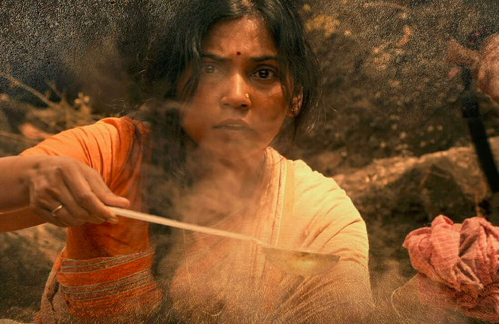 A still from Villathi Villan Veerappan
