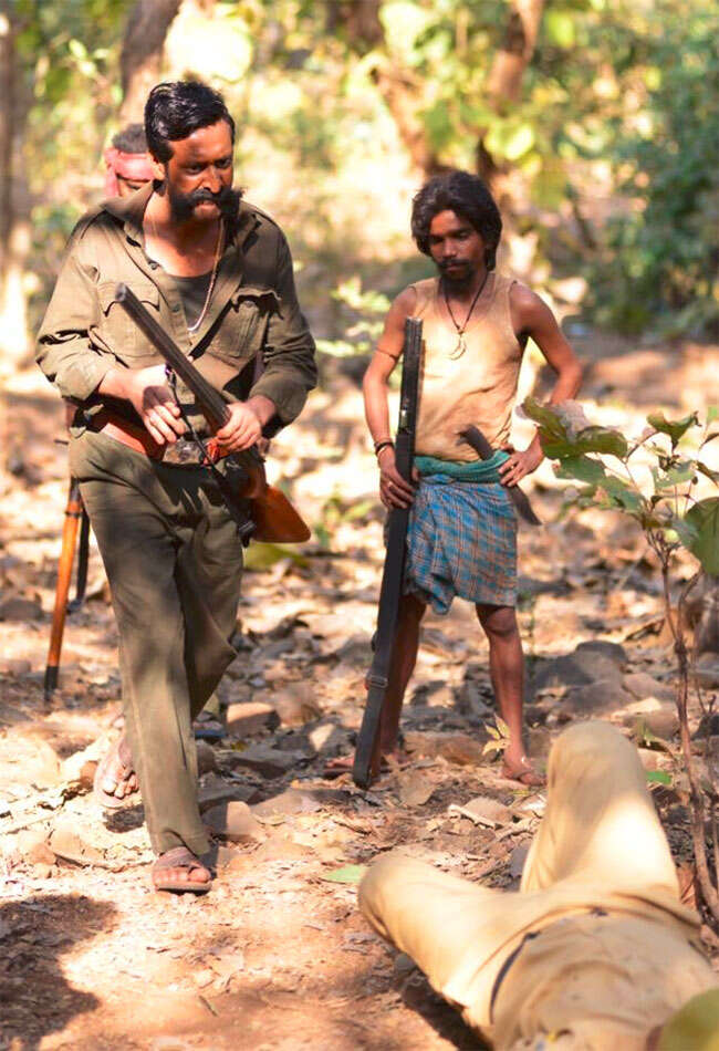A still from Villathi Villan Veerappan