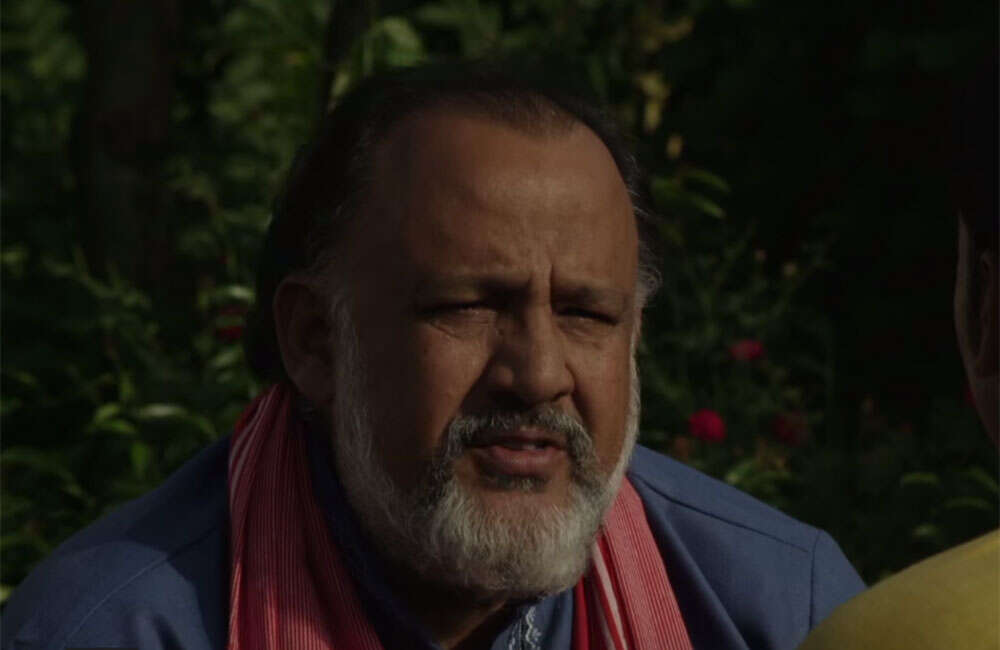 A still from Kutumb The Family