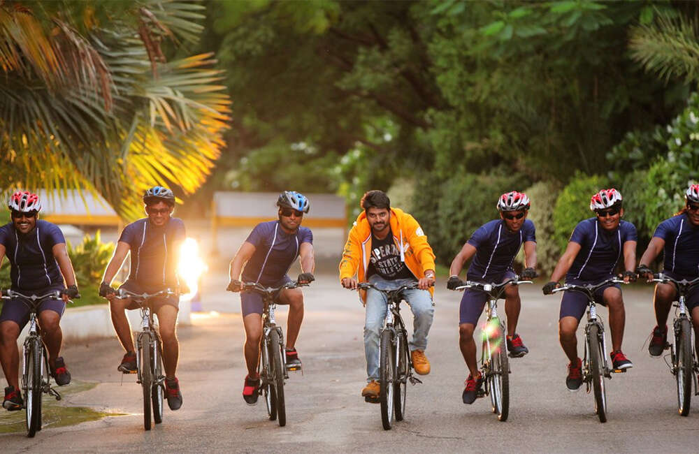 A still from Maa Abbayi